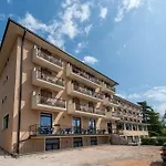 Bellavista فندق تينيالي