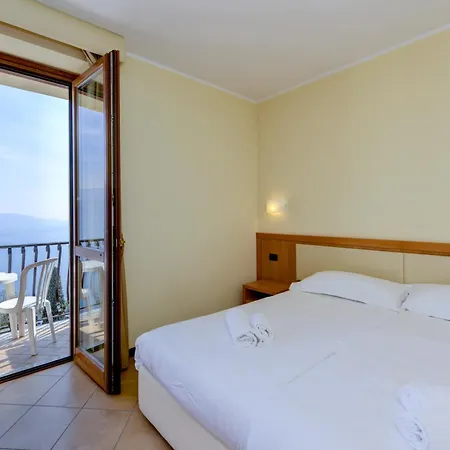 Bellavista فندق تينيالي